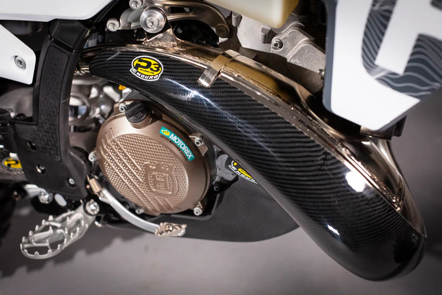 Protector mufla de carbono P3 MAXCoverage KTM / Husqvarna / GasGas 250/300 Modelos | 2023 - 2025